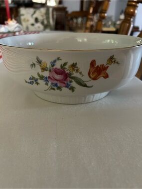 Henneberg Porzellan 1777 Floral Serving Bowl with Gold Trim - White and Multi 9”